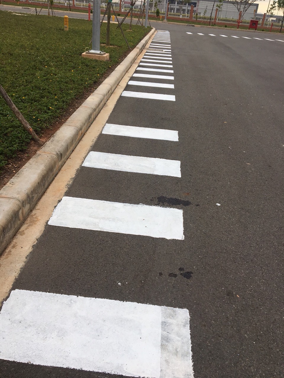 THI CONG SON VACH KE DUONG GIAO THONG TETRA PAK BINHDUONG (1)